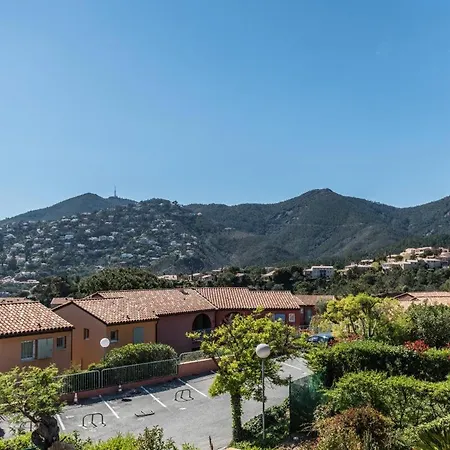 Appartement Huebsch Eingerichtetes Miramar Mit Grossem Balkon, Pool, Fusslaeufig Zum Théoule-sur-Mer